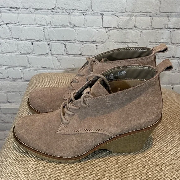 SONOMA Women's Beige Lace Up Genuine Suede Wedge Booties-8 - Picture 3 of 7